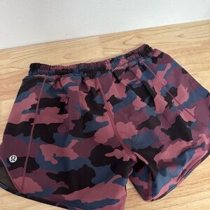 Lululemon Hotty Hot Low Rise Shorts 2.5 “